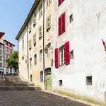 Apartment Centre